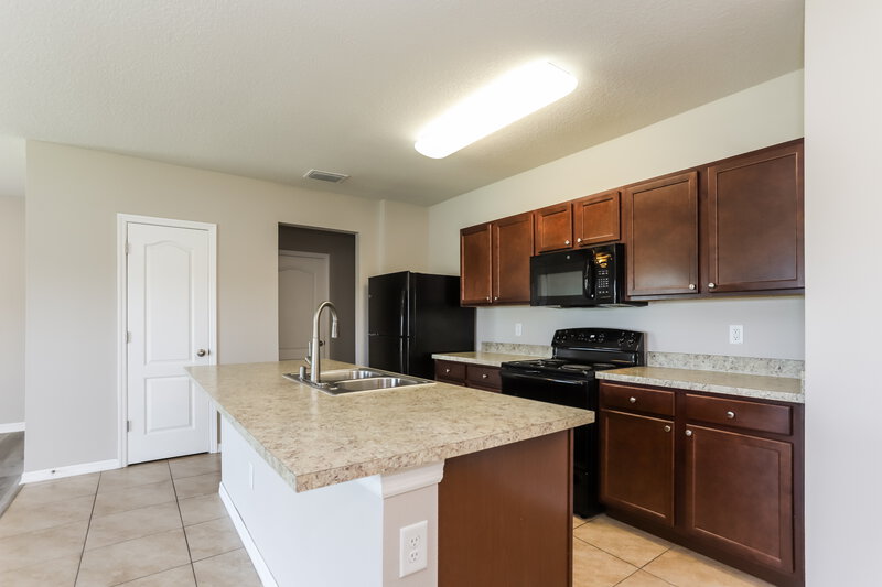 2,430/Mo, 11929 Grand Kempston Dr Gibsonton, FL 33534 Kitchen View