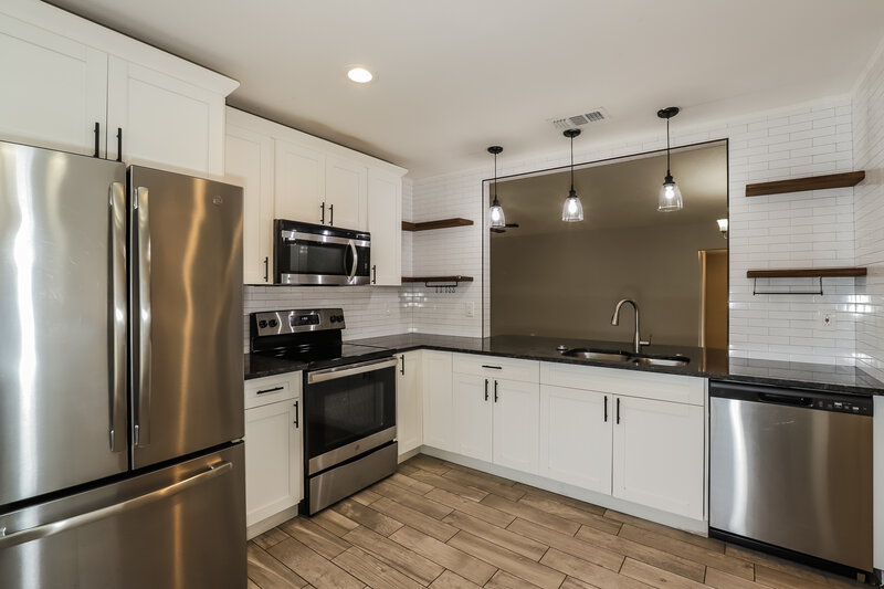 2,420/Mo, 3039 Annadale Cir Brandon, FL 33511 Kitchen View 2