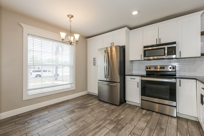 2,370/Mo, 3039 Annadale Cir Brandon, FL 33511 Kitchen View 3