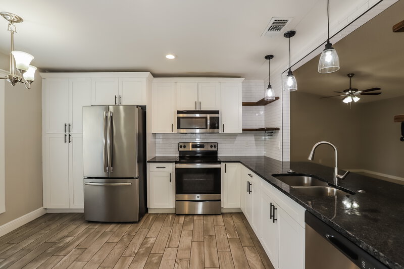 2,420/Mo, 3039 Annadale Cir Brandon, FL 33511 Kitchen View 3