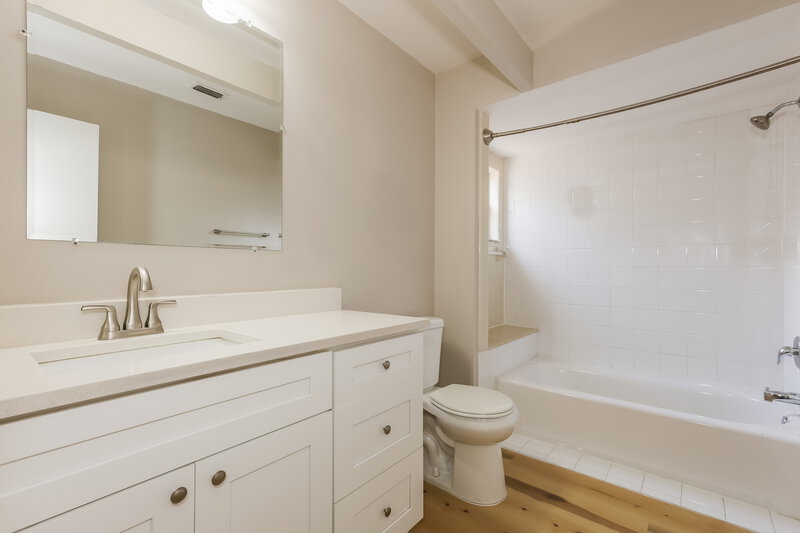 2,370/Mo, 3039 Annadale Cir Brandon, FL 33511 Main Bathroom View
