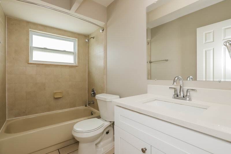 2,420/Mo, 3039 Annadale Cir Brandon, FL 33511 Bathroom View