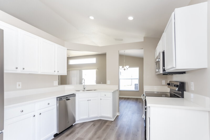 2,285/Mo, 12328 Hawkeye Point Pl Riverview, FL 33578 Kitchen View