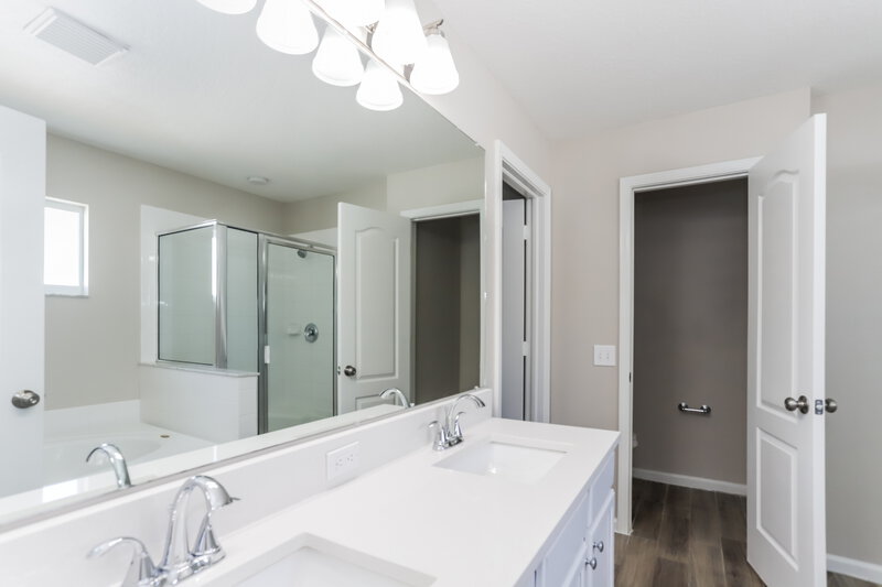 2,285/Mo, 12328 Hawkeye Point Pl Riverview, FL 33578 Main Bathroom View