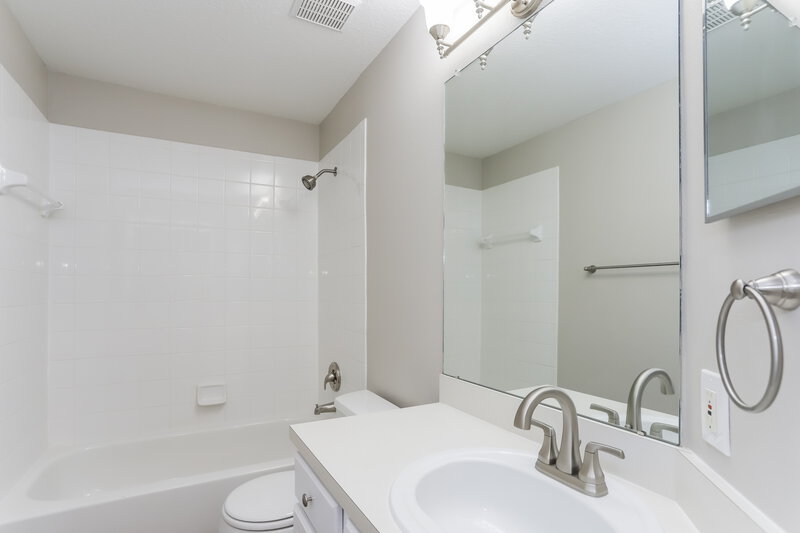 2,285/Mo, 12328 Hawkeye Point Pl Riverview, FL 33578 Bathroom View