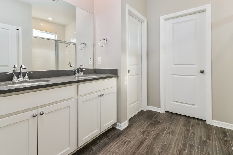 2,335/Mo, 7491 Ashcroft Dr Wesley Chapel, FL 33545 Main Bathroom View