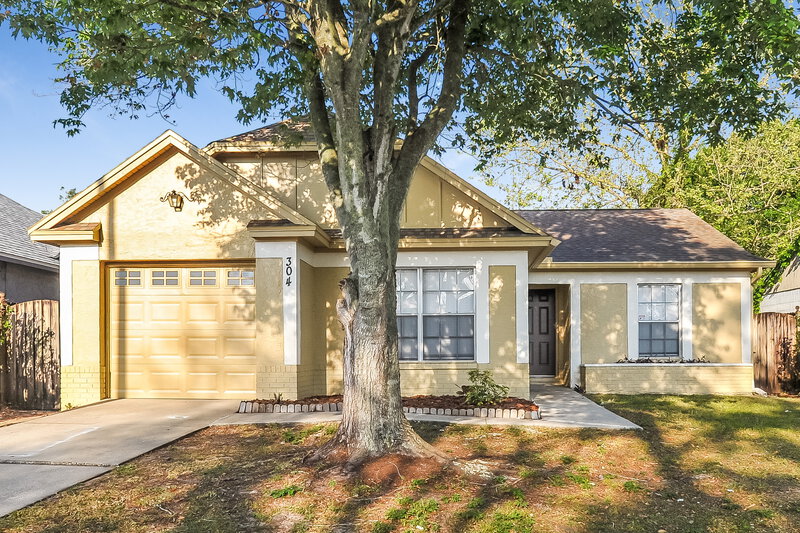 2,100/Mo, 304 Regal Park Dr Valrico, FL 33594 External View