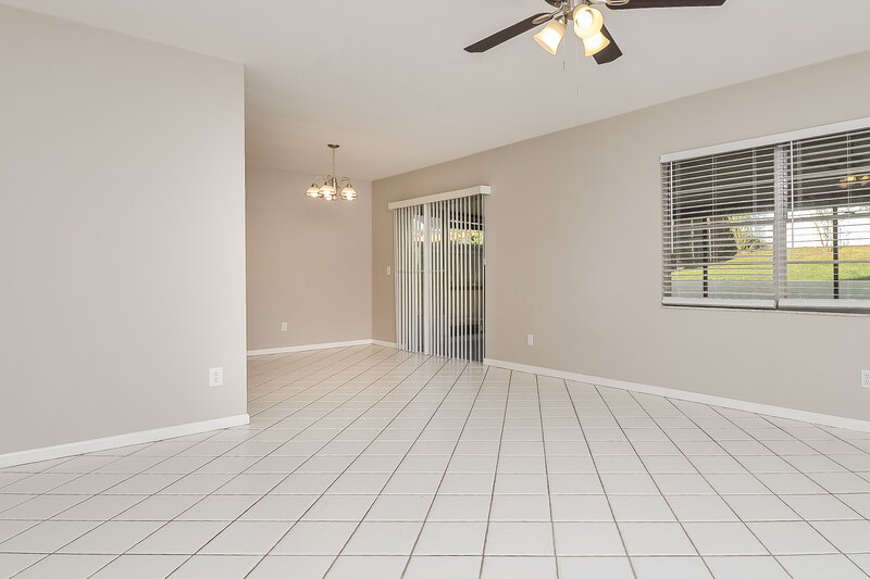 2,100/Mo, 304 Regal Park Dr Valrico, FL 33594 Living Room View