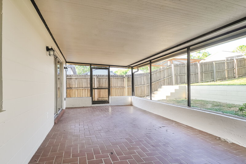 2,100/Mo, 304 Regal Park Dr Valrico, FL 33594 Sun Room View