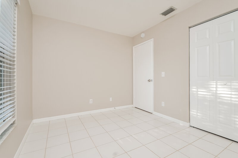 2,100/Mo, 304 Regal Park Dr Valrico, FL 33594 Bedroom View 2