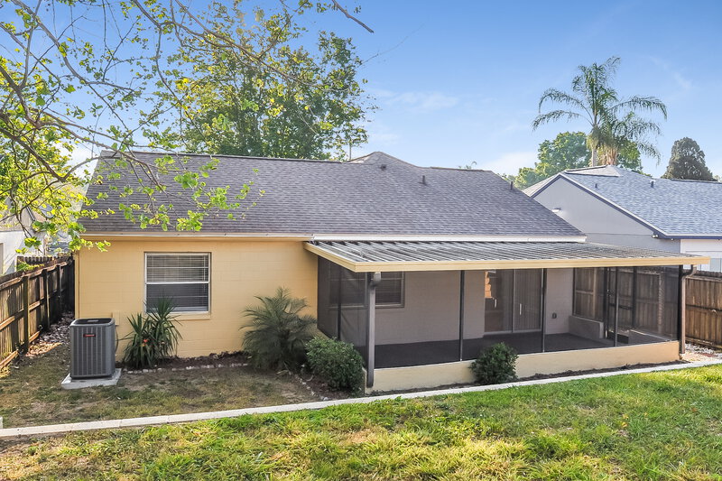 2,100/Mo, 304 Regal Park Dr Valrico, FL 33594 Rear View