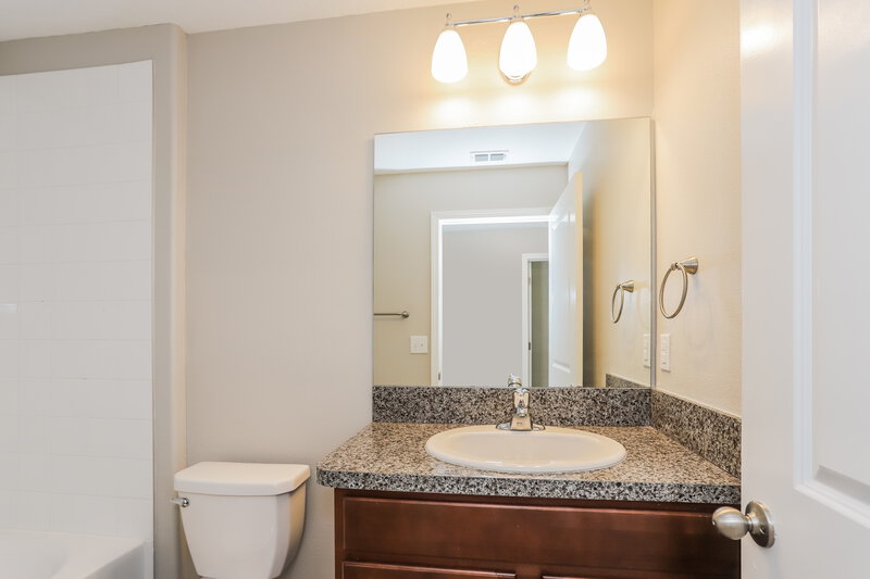 1,970/Mo, 4252 Unbridled Song Dr Sun City Center, FL 33573 Bathroom View