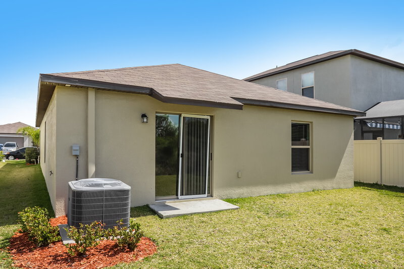 1,970/Mo, 4252 Unbridled Song Dr Sun City Center, FL 33573 Rear View