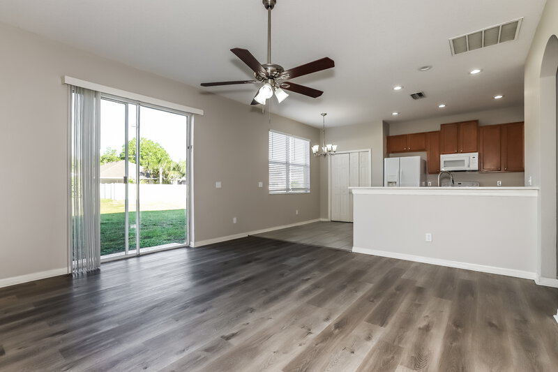 2,275/Mo, 10425 Avelar Ridge Dr Riverview, FL 33578 Living Room View