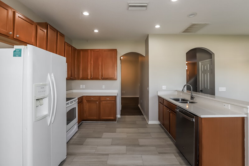 2,275/Mo, 10425 Avelar Ridge Dr Riverview, FL 33578 Kitchen View
