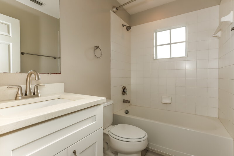 2,275/Mo, 10425 Avelar Ridge Dr Riverview, FL 33578 Bathroom View