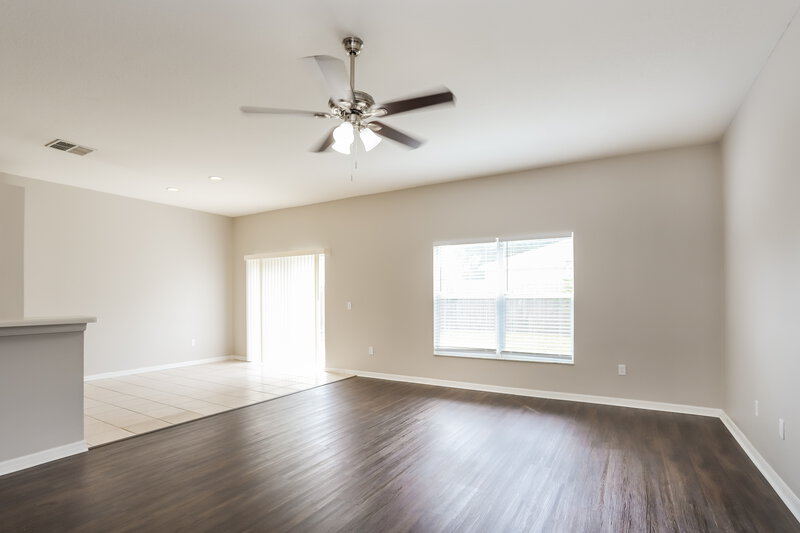 2,160/Mo, 712 Parsons Pointe St Seffner, FL 33584 Living Room View 2