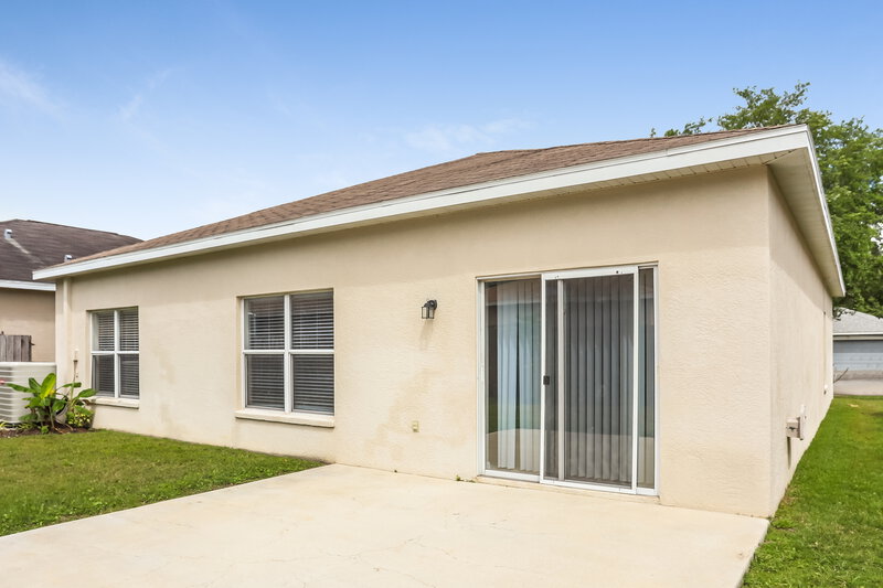 2,160/Mo, 712 Parsons Pointe St Seffner, FL 33584 Rear View