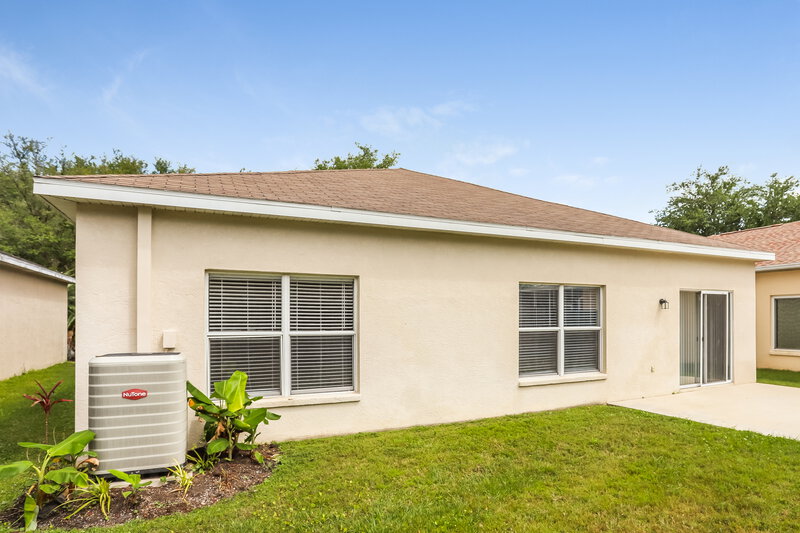 2,160/Mo, 712 Parsons Pointe St Seffner, FL 33584 Rear View 2