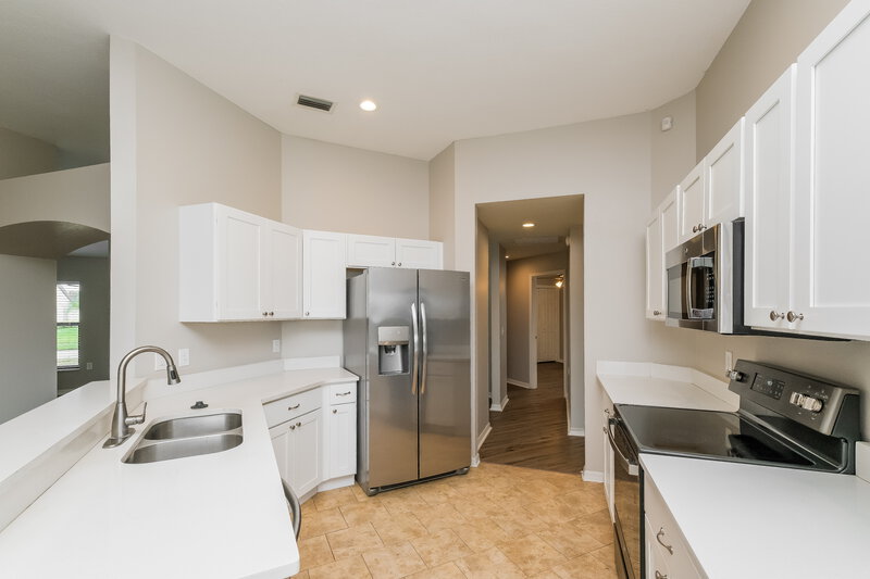2,645/Mo, 1406 Storington Ave Brandon, FL 33511 Kitchen View