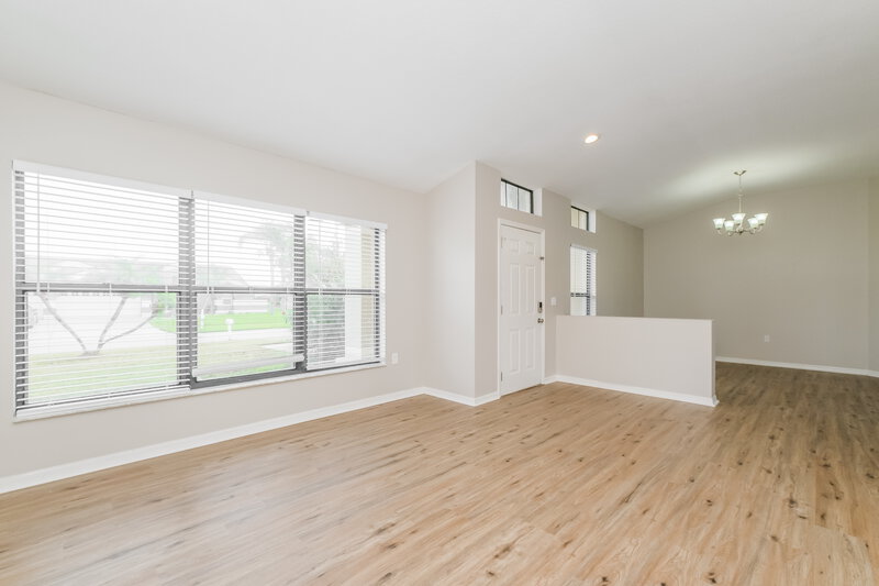 2,645/Mo, 1406 Storington Ave Brandon, FL 33511 Sitting Room View