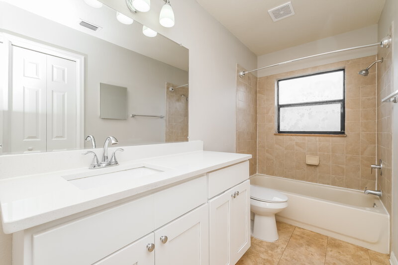2,645/Mo, 1406 Storington Ave Brandon, FL 33511 Bathroom View