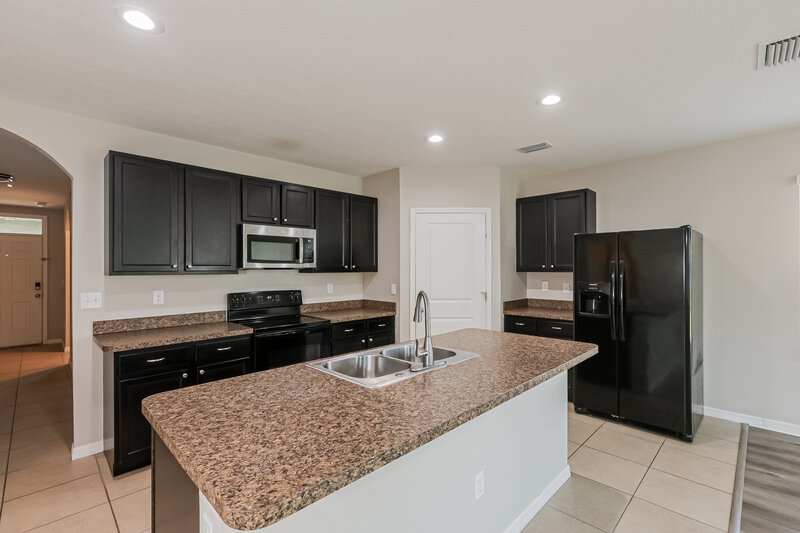 2,180/Mo, 36618 Goffaux Loop Zephyrhills, FL 33541 Kitchen View