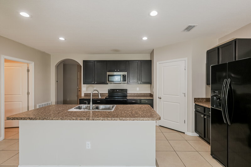 2,180/Mo, 36618 Goffaux Loop Zephyrhills, FL 33541 Kitchen View 2