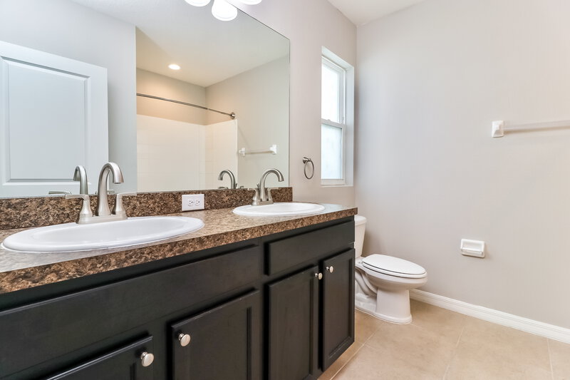 2,200/Mo, 36618 Goffaux Loop Zephyrhills, FL 33541 Main Bathroom View