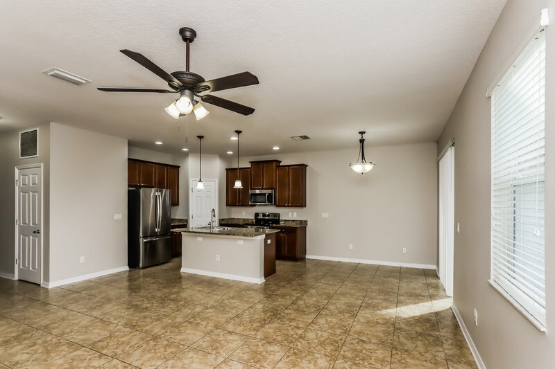 1,865/Mo, 916 Parker Den Dr Ruskin, FL 33570 Dining Room View