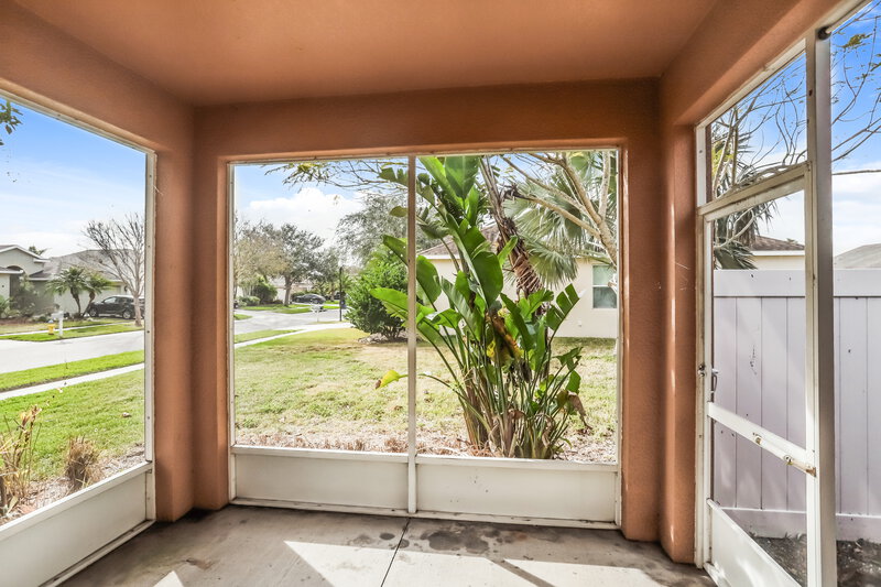1,865/Mo, 916 Parker Den Dr Ruskin, FL 33570 Sun Room View