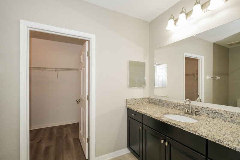 1,975/Mo, 12452 Chaya Ct Spring Hill, FL 34610 Main Bathroom View