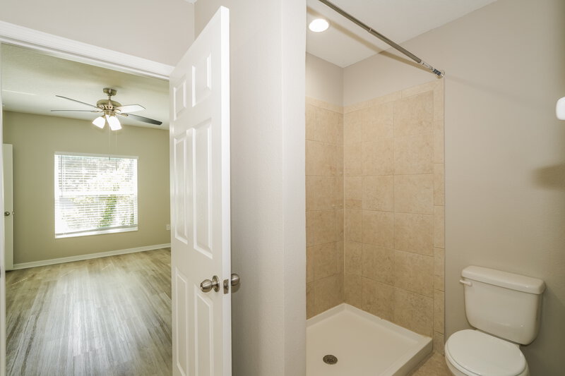 1,975/Mo, 12452 Chaya Ct Spring Hill, FL 34610 Main Bathroom View 2