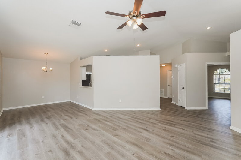 2,120/Mo, 647 Sand Ridge Dr Valrico, FL 33594 Living Room View 2