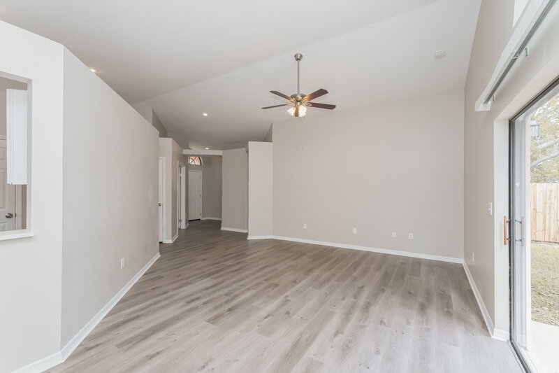 2,120/Mo, 647 Sand Ridge Dr Valrico, FL 33594 Living Room View 3