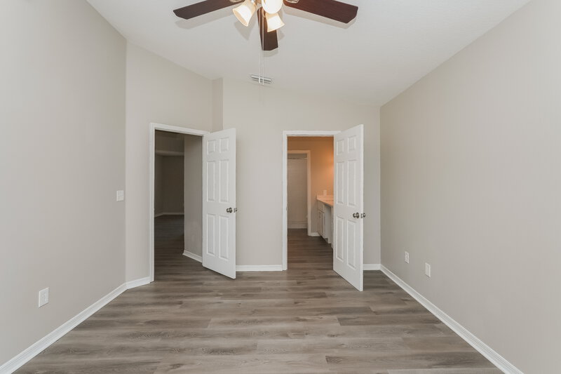 2,120/Mo, 647 Sand Ridge Dr Valrico, FL 33594 Main Bedroom View 2