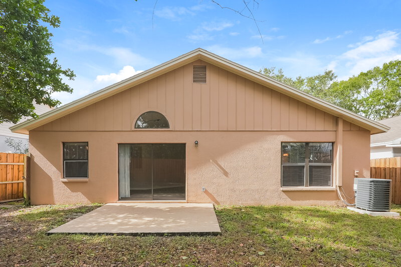2,120/Mo, 647 Sand Ridge Dr Valrico, FL 33594 Rear View
