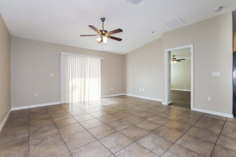 2,265/Mo, 912 Zone Tailed Hawk Pl Ruskin, FL 33570 Living Room View 2