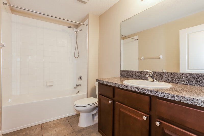 2,265/Mo, 912 Zone Tailed Hawk Pl Ruskin, FL 33570 Bathroom View