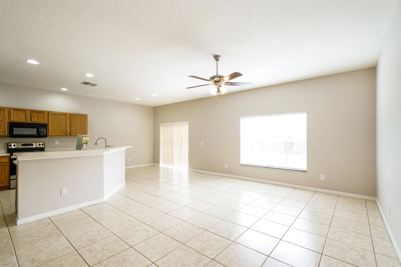 2,190/Mo, 765 Star Pointe Dr Seffner, FL 33584 Living Room View