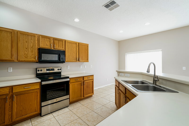 2,190/Mo, 765 Star Pointe Dr Seffner, FL 33584 Kitchen View 2
