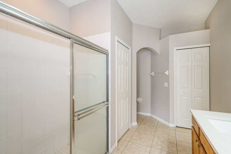 2,190/Mo, 765 Star Pointe Dr Seffner, FL 33584 Main Bathroom View