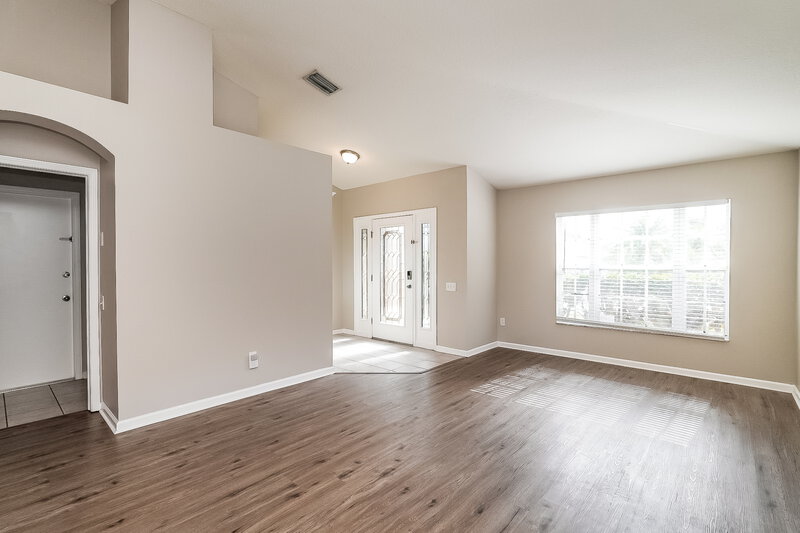 2,445/Mo, 10229 Hunters Haven Blvd Riverview, FL 33578 Living Room View 5