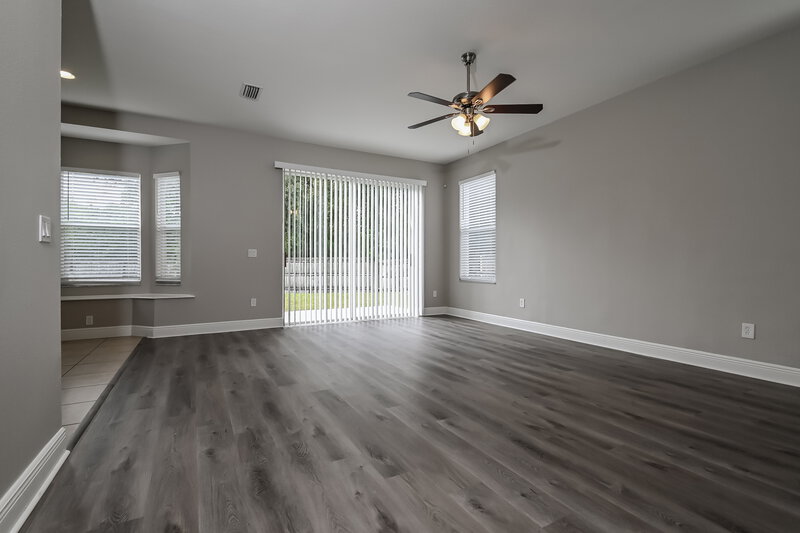 2,895/Mo, 8514 Canterbury Lake Blvd Tampa, FL 33619 Living Room View 2