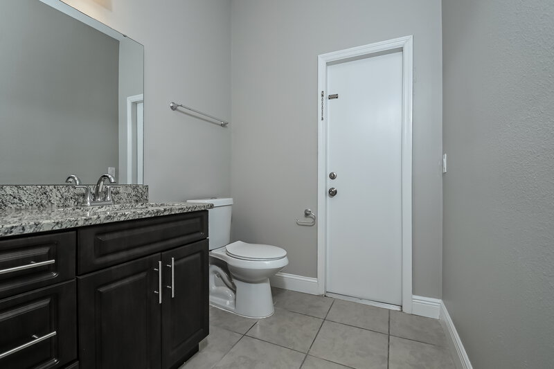 2,895/Mo, 8514 Canterbury Lake Blvd Tampa, FL 33619 Bathroom View