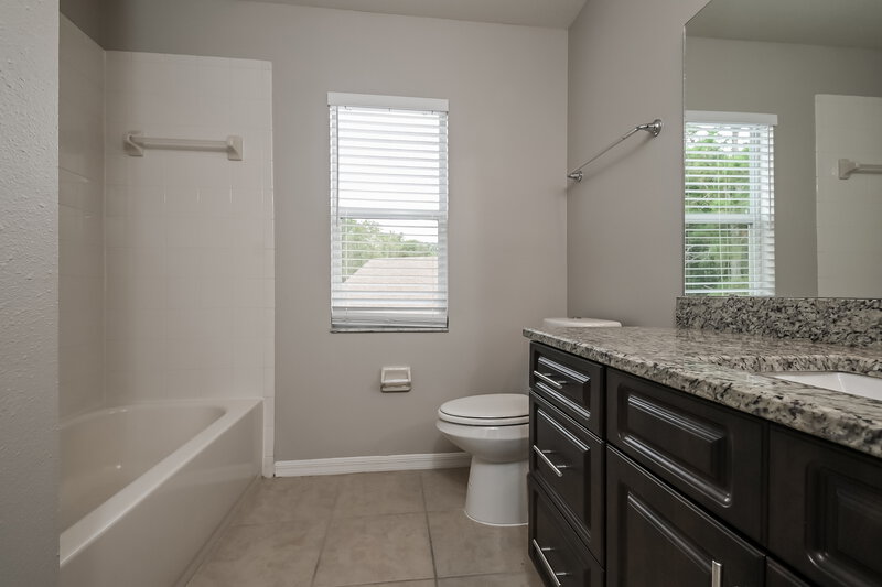 2,895/Mo, 8514 Canterbury Lake Blvd Tampa, FL 33619 Bathroom View 2