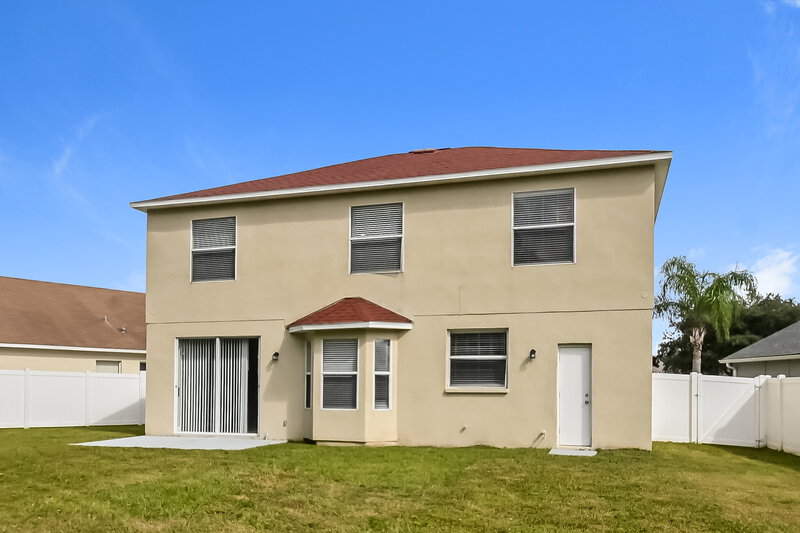 2,895/Mo, 8514 Canterbury Lake Blvd Tampa, FL 33619 Rear View