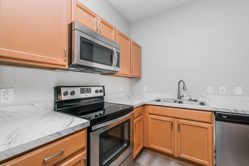 2,160/Mo, 11531 Southern Creek Dr Gibsonton, FL 33534 Kitchen View