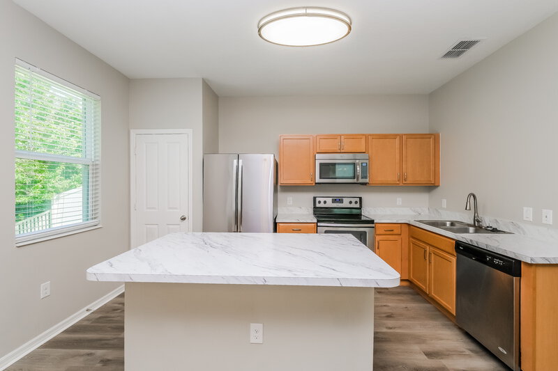 2,160/Mo, 11531 Southern Creek Dr Gibsonton, FL 33534 Kitchen View 2