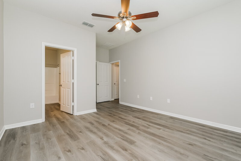 2,160/Mo, 11531 Southern Creek Dr Gibsonton, FL 33534 Main Bedroom View 2